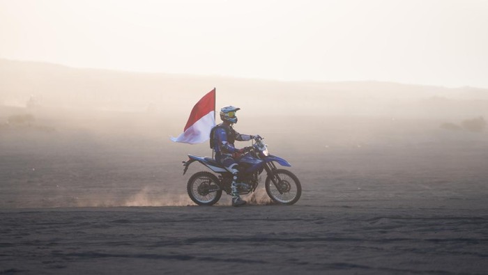 Naik Yamaha WR 155 R di Bromo. Naik Yamaha WR 155 R di Bromo.