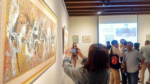 Pameran Whispering Calligraphy karya almarhum Made Wianta di Sudakara ArtSpace, Denpasar, Bali, Senin malam (28/8/2023). (Ni Made Lastri Karsiani Putri/detikBali)