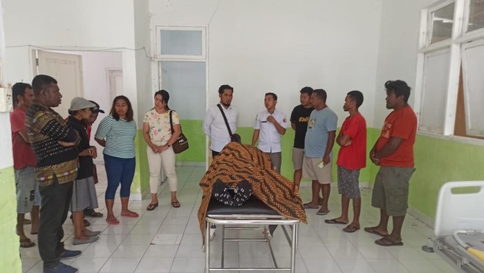 Jenazah korban serangan orang tidak dikenal (OTK) di Kabupaten Pegunungan Bintang, Papua Pegunungan berinisial LK (33) diterbangkan ke kampung halamannya.