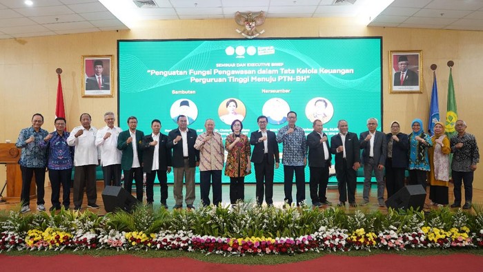 Jakarta-untuk mempersiapkan diri sebaik mungkin menjadi Perguruan Tinggi Negeri Badan Hukum (PTN-BH) dari Badan Layanan Umum (BLU), Universitas Negeri Jakarta (UNJ) selenggarakan Seminar dan Executive Brief dengan Tajuk “Penguatan Fungsi Pengawasan dalam Tata Kelola Keuangan Perguruan Tinggi Menuju PTN-BH”.