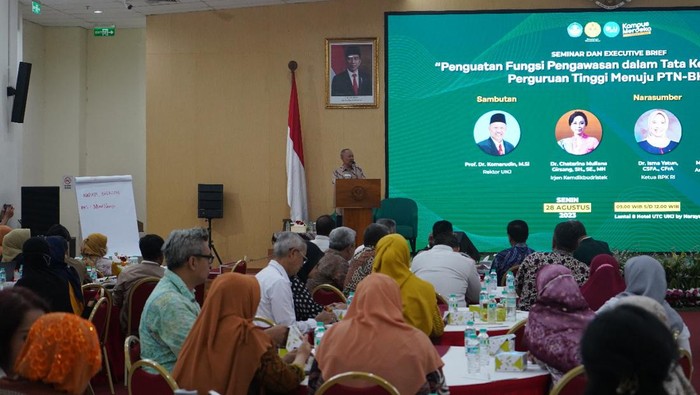 Jakarta-untuk mempersiapkan diri sebaik mungkin menjadi Perguruan Tinggi Negeri Badan Hukum (PTN-BH) dari Badan Layanan Umum (BLU), Universitas Negeri Jakarta (UNJ) selenggarakan Seminar dan Executive Brief dengan Tajuk “Penguatan Fungsi Pengawasan dalam Tata Kelola Keuangan Perguruan Tinggi Menuju PTN-BH”.
