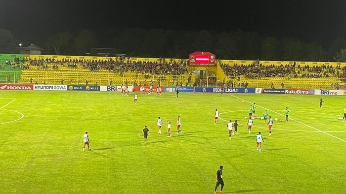 Pertandingan PSM Makassar Vs Persis Solo di Stadion Gelora BJ Habibie, Parepare dalam laga pekan ke-10 Liga 1 2023/2024.