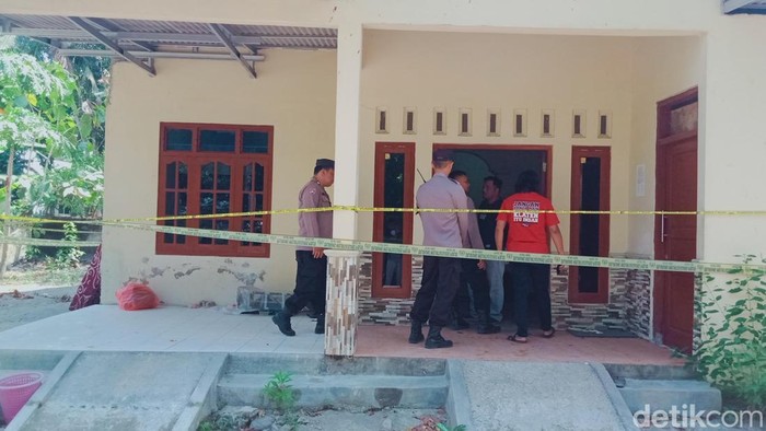 Polisi berjaga di lokasi mutilasi Desa Nangsri, Kecamatan Manisrenggo, Klaten, Senin (28/8/2023). Polisi berjaga di lokasi mutilasi Desa Nangsri, Kecamatan Manisrenggo, Klaten, Senin (28/8/2023).