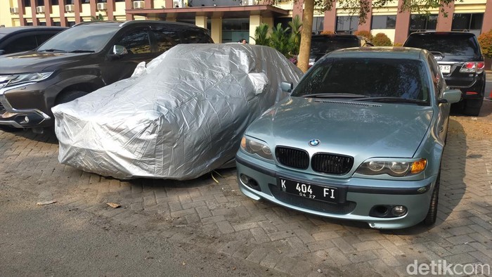 Beberapa mobil mewah milik selebgram Palembang yang disita Polda Lampung.
