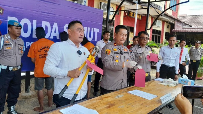 Polres Tebing Tinggi menggelar konferensi pers penangkapan komplotan pencuri mobil. (Dok Polres Tebing Tinggi_