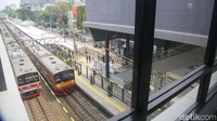 JPM Dukuh Atas menghubungkan Stasiun LRT Dukuh Atas dan Stasiun KRL Sudirman.  