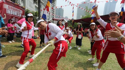 Potret Keseruan Warga Apartemen Rayakan HUT RI dengan Beragam Lomba