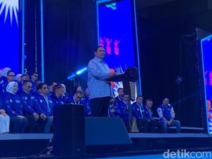 Kelakar Prabowo di HUT ke-25 PAN: Kita Juga Punya Rambut Putih