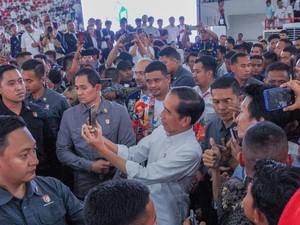 Saat Bobby Ajak Anak Muda Berpolitik-Bicara soal Aulia di Depan Relawan