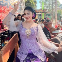 Wanita yang September nanti berusia 23 tahun itu juga memiliki banyak pengikut di media sosial. Banyak yang memuji penampilan Prigel Pangayu saat berkebaya dan membawakan lagu campursari. Foto: Instagram