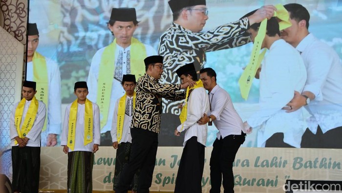 Prosesi wisuda santri penghafal Alquran di Dome Bale Rame Soreang
