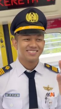 Raffi Ahmad Jajal LRT Jabodebek, Train Attendant-nya Rafi Juga