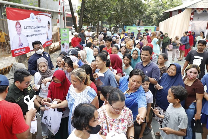 Relawan Sandiaga Tebar 1.000 Kupon Sembako Murah Jakarta Utara