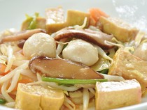 Menu Harian Ramadan 27: Pedas Gurih! Sayur Tahu Kuning dan Sambal Daging Cabe Hijau