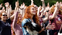 Ribuan orang yang memiliki satu kesamaan itu berbondong-bondong mendatangi Tilburg, Belanda.  