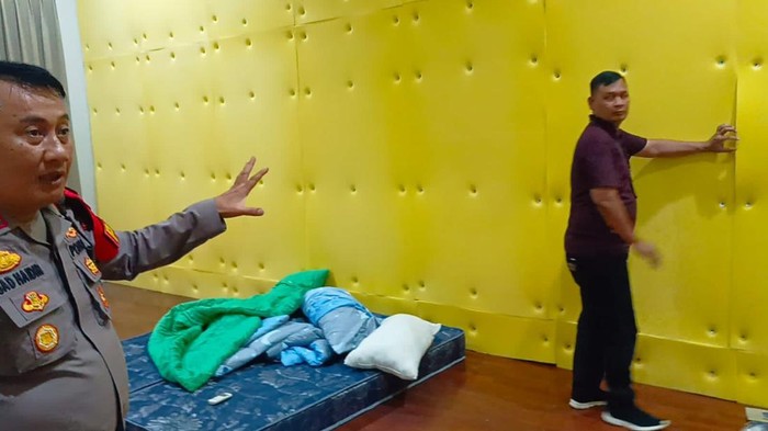 Rumah Dino Patti Djalal Diduga Jadi Markas Online Scam Rumah Dino Patti Djalal Diduga Jadi Markas Online Scam