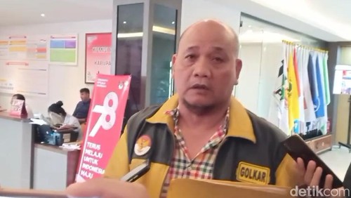 Salah satu pengurus DPP Golkar Dewa Widiasa Nida protes ke KPU Klungkung karena namanya tak masuk DCS.