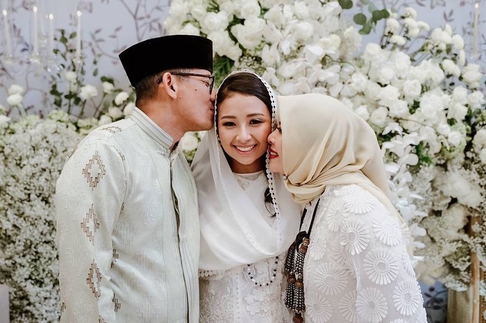 Sandiaga Uno bersama anak pertamanya, Atheera