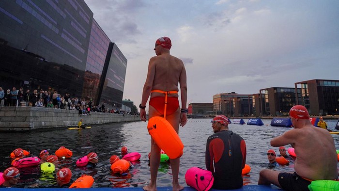 Participants take part in swims through the waterways of the Danish capital as part of TrygFonden Swim event in Copenhagen, Denmark, August 25, 2023. REUTERS/Tom Little