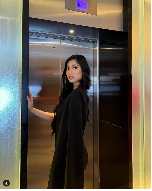 Kini melalui unggahan Instagram pada Minggu (27/8/2023) malam Miss Universe Malaysia mengumumkan mereka telah memilih pemenang Miss Universe Malaysia 2023 yaitu seorang wanita bernama Serena Lee. Foto: Dok. Instagram @serenaa.leee, @malaysianbeautypageantfc