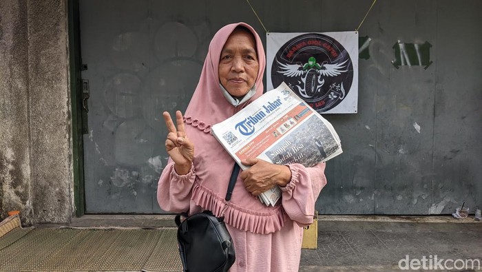 Supriyati, penjaja koran di Bandung