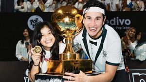 Foto: Vino Bastian Juara Bahkan Voli, Marsha Timothy dan Anak Setia Dukung