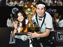 Foto: Vino Bastian Juara Bahkan Voli, Marsha Timothy dan Anak Setia Dukung