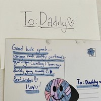 Pearl bahkan membuat surat khusus untuk menyemangati sang ayah. Alhamdulillah doa nya terkabul. I dedicated the medal to my Beautiful Pearl, tulis Vino di unggahan lain. (Foto: Instagram/@vinogbastian__)