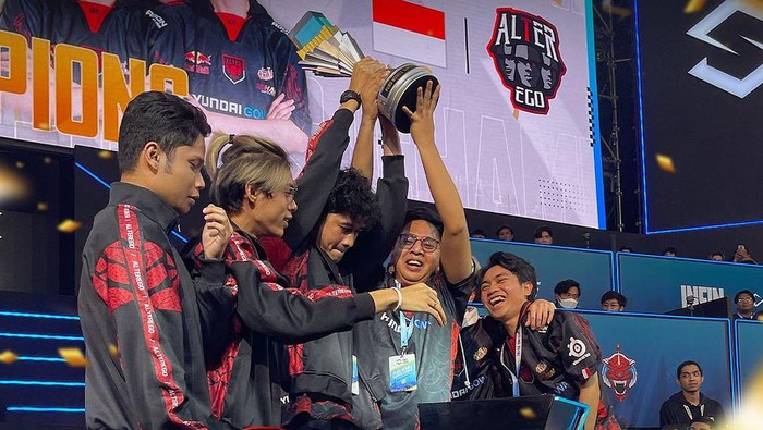 Alter Ego Ares, salah satu tim yang mewakili Indonesia di PMSL SEA Fall 2023, sukses menyabet gelar juaranya. Mereka melesat dari peringkat ke-15 menuju puncak, mendongkel FaZe Clan tim asal Thailand.