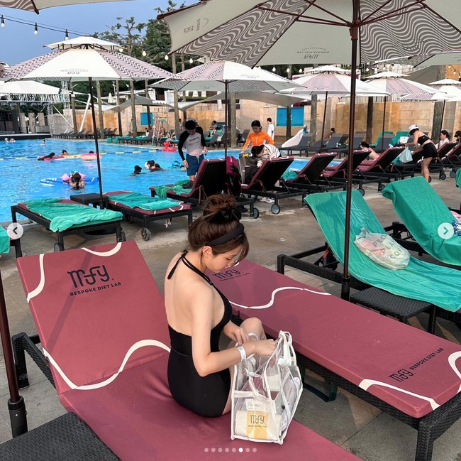 Unggahan foto Yulhee eks LABOUM pun dibanjiri komentar kaum hawa yang menjulukinya sebagai hot momma. Foto: dok. Instagram @yul._.hee