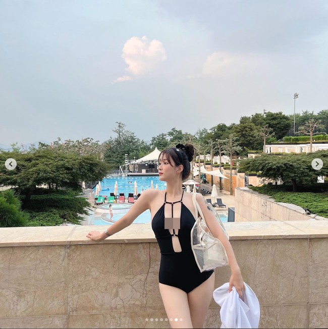 “Setdeh ibu anak 3 bodynya begini. Iri bangeeettt!!! Bagaikan langit dan bumi sama badan gue😭😭😭” “Minhwan kata gw si lu bae2 sih. Bini lu cakep bgt ish😮” “Youre hot momma🔥 Im gonna cry” komentar sejumlah netizen memuji Yulhee. Foto: dok. Instagram @yul._.hee