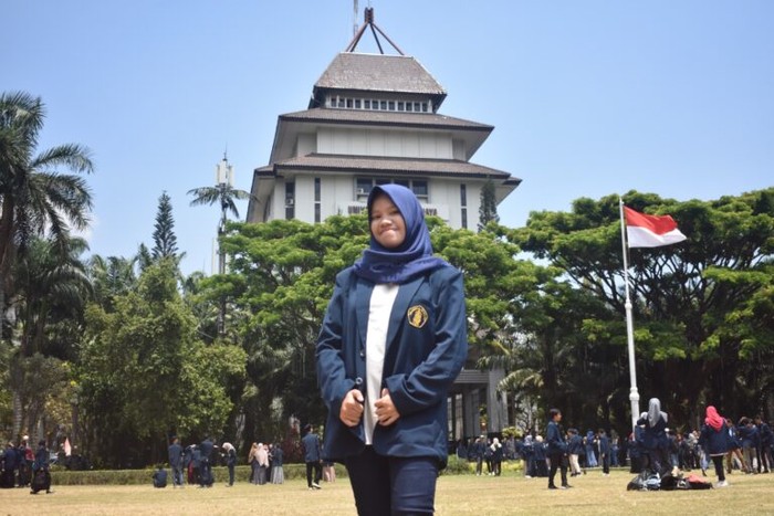 Annisa, Lulus Cuma 3,3 Tahun dari UB Sekarang Kerja di Singapura