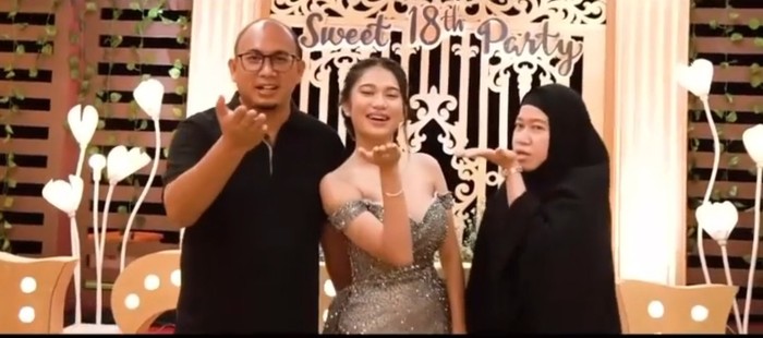 Azizah Salsha dan Andre Rosiade Azizah Salsha dan Andre Rosiade