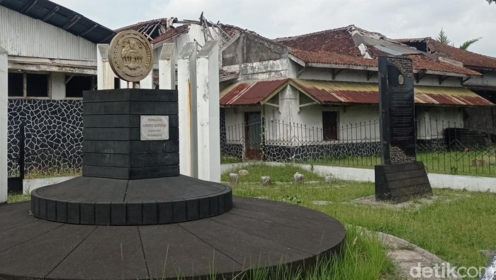 Bangunan bersejarah tempat Kongres Koperasi pertama dihelat ambruk.