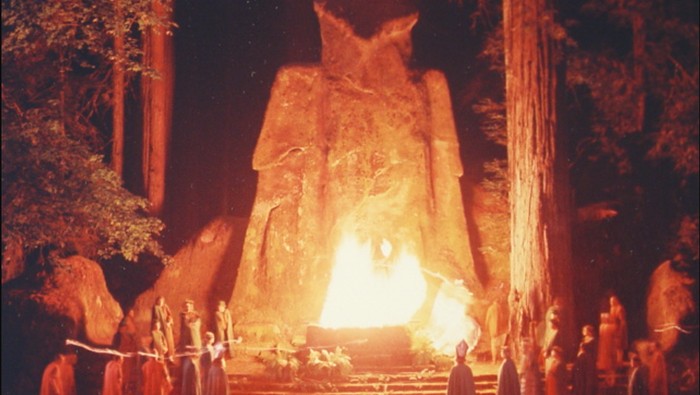 Bohemian Grove, klub orang kaya di tengah hutan California, Amerika Serikat.