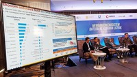 Sekretaris Kementerian Koordinator Bidang Perekonomian Susiwijono Moegiarso memberikan pemaparan dalam diskusi Membangun Ekosistem Baterai Kendaraan Listrik.