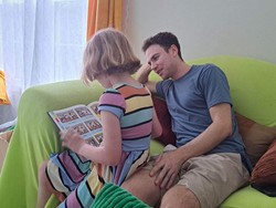 Potret Pria 32 Tahun yang Punya 96 Anak, Berhenti Kerja untuk Temui Semua