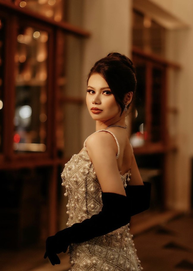 Kemenangan Fabienne di ajang Miss Universe Indonesia 2023 tak luput dari kontroversi. Ia sempat dituding sebagai ‘pemenang’ titipan setelah terungkap tinggi badannya tidak memenuhi kriteria penyelanggara. (Foto: Instagram/@fabienne_fng)