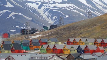 Svalbard, Norwegia adalah satu-satunya zona bebas visa di dunia. Terlepas dari kewarganegaraannya, siapa pun dapat tinggal dan bekerja di sana tanpa batas waktu. Foto: Reddit via demilked