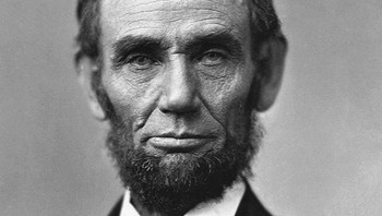 Abraham Lincoln ditendang kepalanya oleh seekor kuda pada usia 9 tahun, ibu jarinya hampir putus dengan kapak, kakinya terkena radang dingin, kepalanya dipukul saat perampokan, menderita malaria dan cacar. Dia menderita melankolis(depresi klinis) Foto: Reddit via demilked
