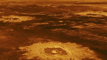 Sehari di Venus lebih panjang dari satu tahun di Venus. Ia berputar sangat lambat pada porosnya, memakan waktu sekitar 243 hari Bumi, sementara ia menyelesaikan orbit mengelilingi Matahari dalam waktu sekitar 225 hari Bumi. Foto: Reddit via demilked