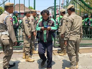Ratusan Ojol Geruduk Kantor Gubernur DIY Tuntut Payung Hukum soal Tarif