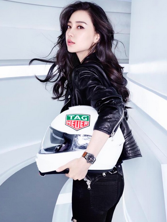 Angelababy hampir tidak pernah menganakan barang mewah. Jam tangannya datang dari Tag Heuer. Foto: dok. Instagram/@angelababyct