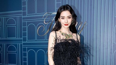 8 Gaya Mewah Angelababy, Dari Gaun Pengantin Termahal Sampai Pakai Baju KW