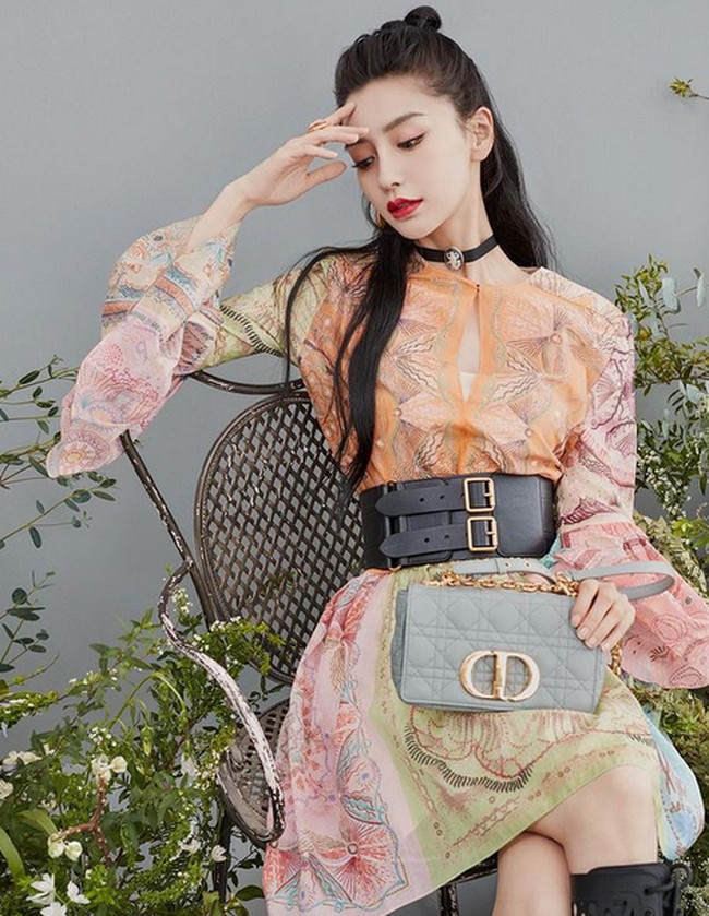 Angelababy menjadi perwakilan Dior dari China. Tidak heran jika dia kerap pamer gaya dengan Dior dari atas sampai bawah. Foto: dok. Instagram/@angelababyct