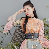 Angelababy menjadi perwakilan Dior dari China. Tidak heran jika dia kerap pamer gaya dengan Dior dari atas sampai bawah. Foto: dok. Instagram/@angelababyct