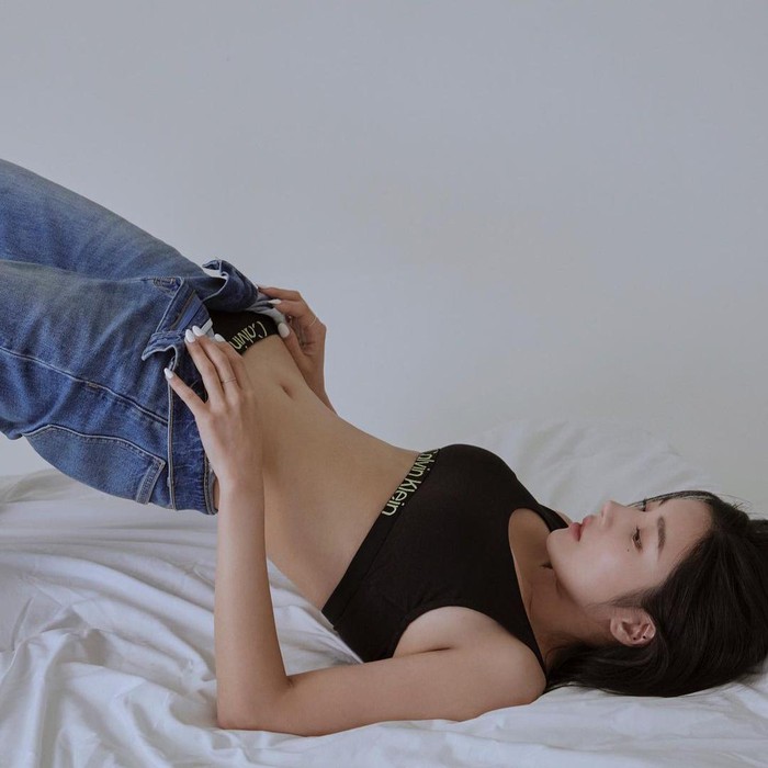 Gaya Seksi Kwon Eunbi Jadi Model Calvin Klein Gaya Seksi Kwon Eunbi Jadi Model Calvin Klein