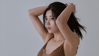 Kwon Eunbi menjadi model terbaru Calvin Klein (Foto: dok. Instagram @silver_rain.__)