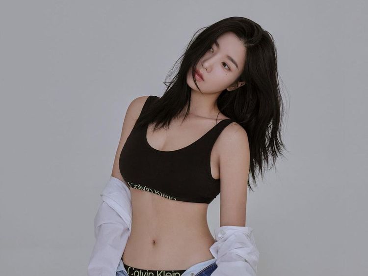 8 Potret Seksi Kwon Eunbi Model Calvin Klein, Susul Jennie BLACKPINK