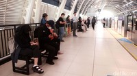 LRT Jabodebek melayani masyarakat dengan rute layanan di sekitar Jakarta dan kawasan penyangga Jakarta, seperti Bekasi, Depok, dan Bogor.  